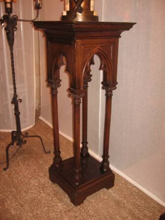 CHER - A VICTORIAN GOTHIC REVIVAL OAK STAND