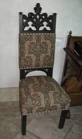 CHER - A GOTHIC STYLE OAK SIDE CHAIR
