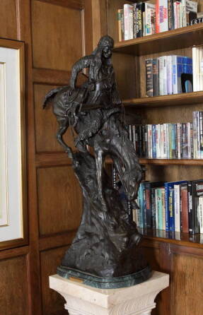 A CAST BRONZE SCULPTURE AFTER FREDERIC REMINGTON