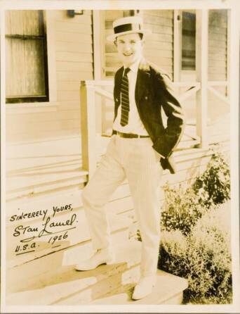 STAN LAUREL SIGNED PHOTOGRAPH FROM 1926