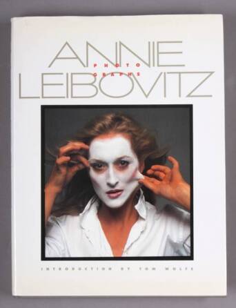 ANNIE LEIBOVITZ INSCRIBED BOOK