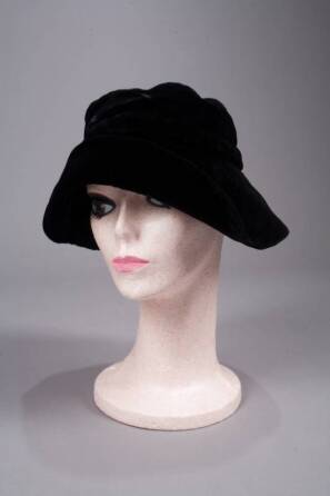 MARILYN MONROE BLACK VELVET HAT