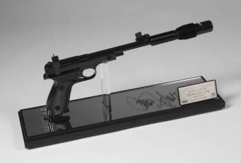 STAR WARS PRINCESS LEIA BLASTER AND SIGNED DISPLAY