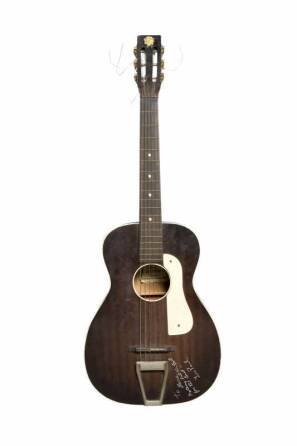 COLLEGIATE ACOUSTIC GUITAR