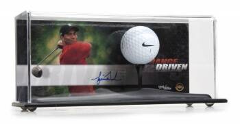 TIGER WOODS RANGE DRIVEN GOLF BALL SIGNED DISPLAY