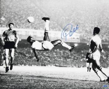 PELE SIGNED "BICYCLE KICK" PHOTOGRAPH