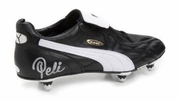 PELE SIGNED SOCCER CLEAT