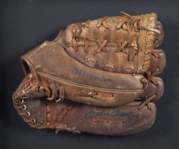 MICKEY MANTLE SIGNED BASEBALL GLOVE